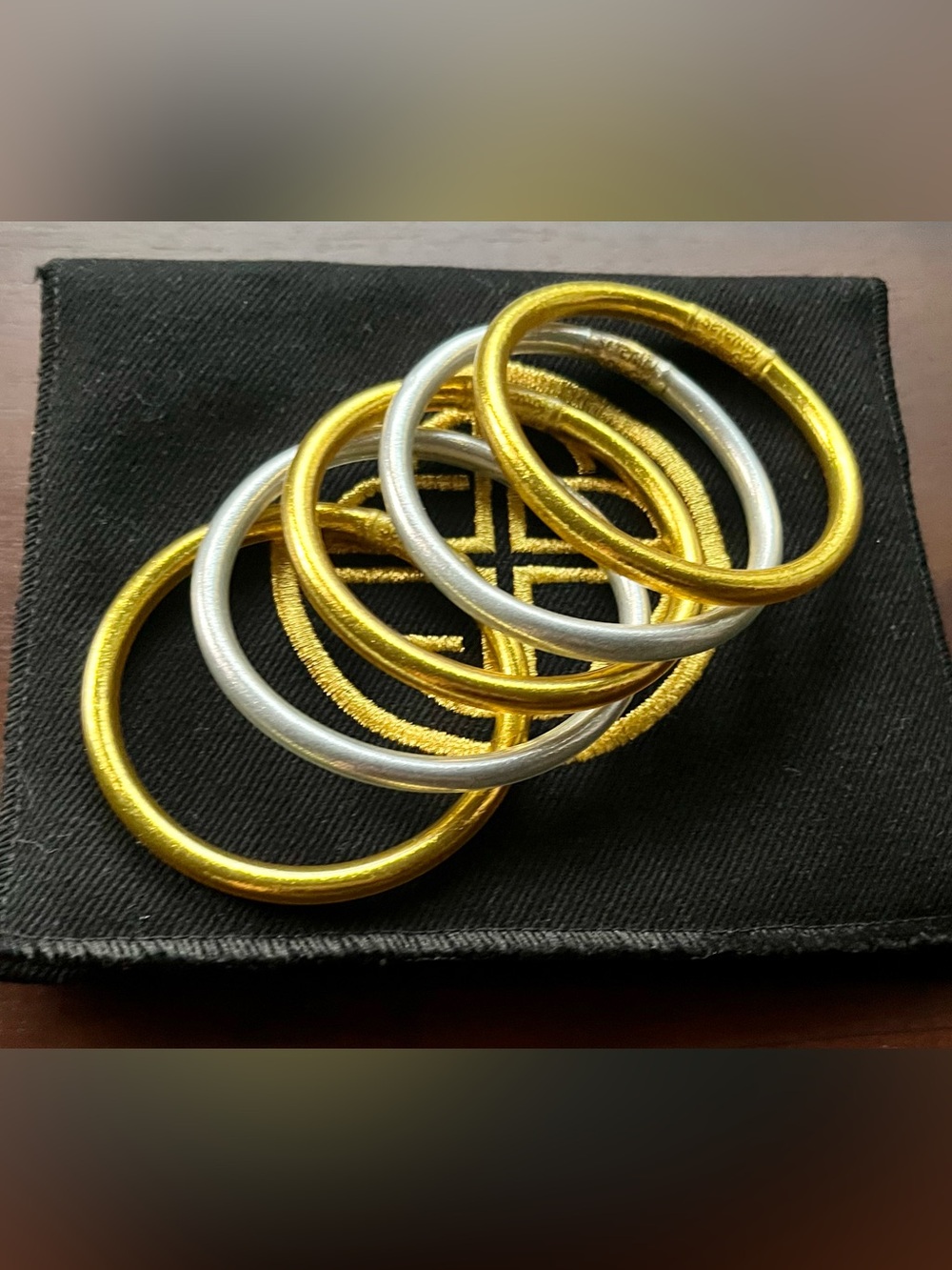 BuDhaGirl All Weather Set of 5 Bangles - Gold & Silver w/ Pouch Size Small NWOT